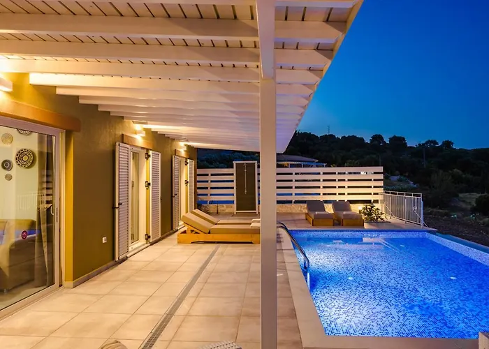 Saint Nicholas 5 *