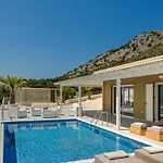 Saint Nicholas 5 *