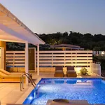Saint Nicholas 5 *